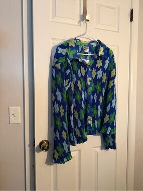 Blue Floral pleated Button-Up Shirt